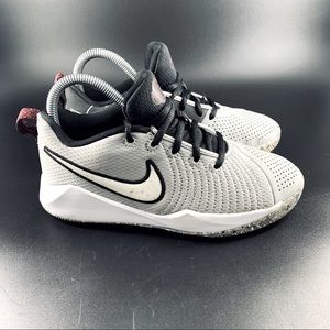 Big Kids Nike Team Hustle Mid Top Basketball Sneakers Grey Size 4.5